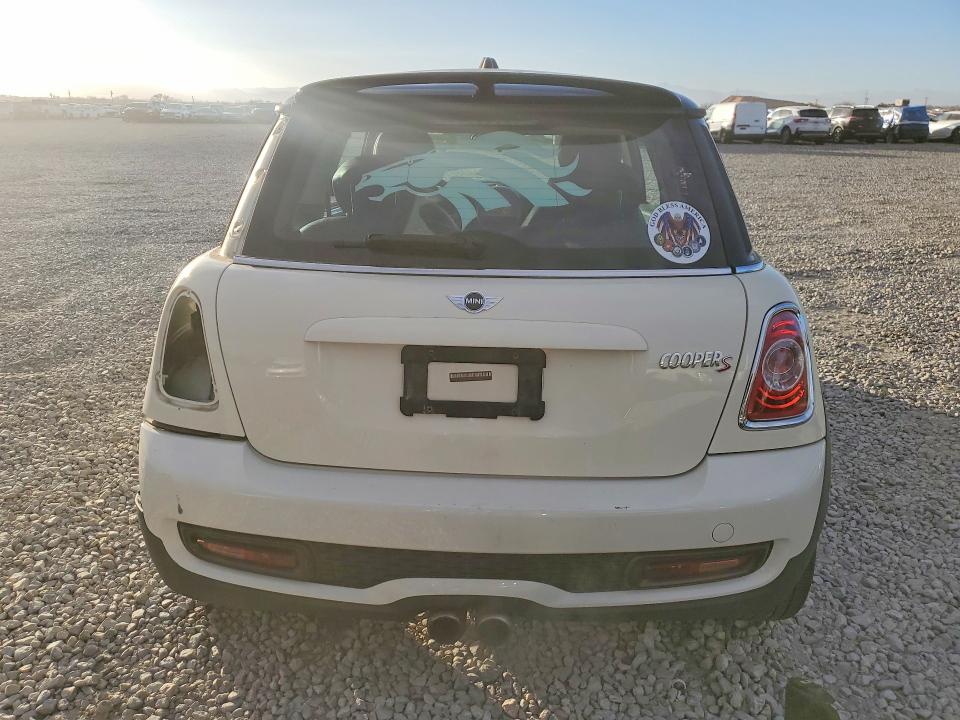 Photo 6 from auction – 2011 MINI COOPER with VIN WMWSV3C52BTY23076