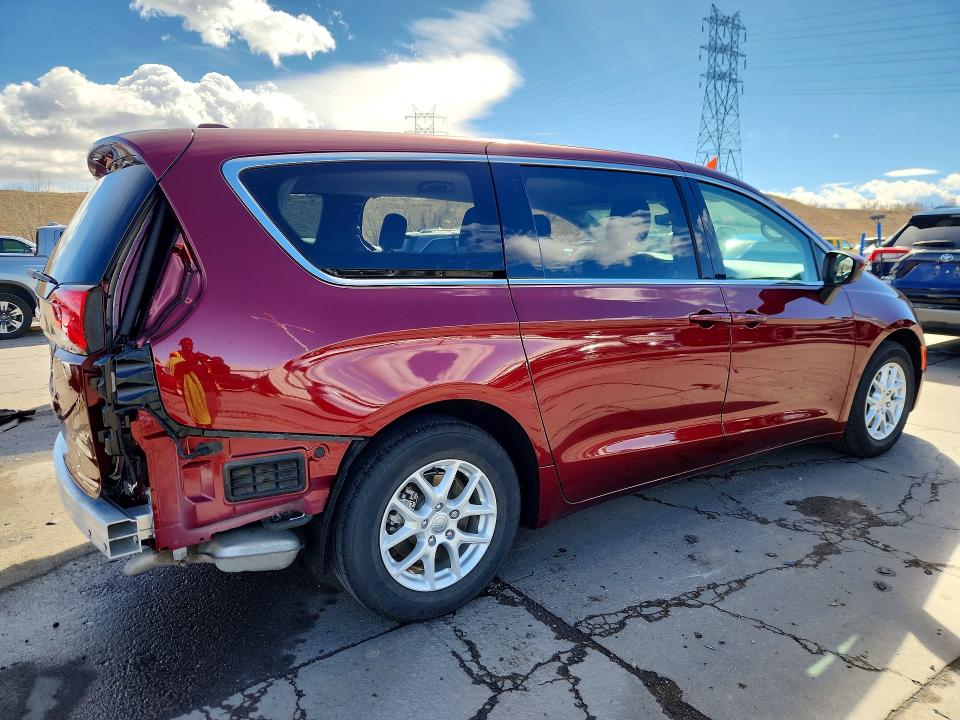 Photo 3 from auction – 2017 CHRYSLER PACIFICA with VIN 2C4RC1DG9HR515687
