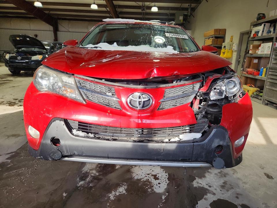 Photo 5 from auction – 2015 TOYOTA RAV4 XLE with VIN JTMRFREV4FD152802