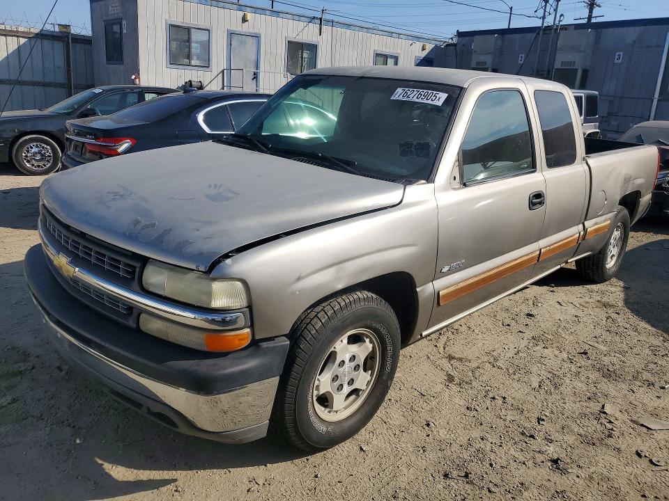 CHEVROLET SILVERADO 2001 with VIN 2GCEC19TX11164037 - Photo from auction