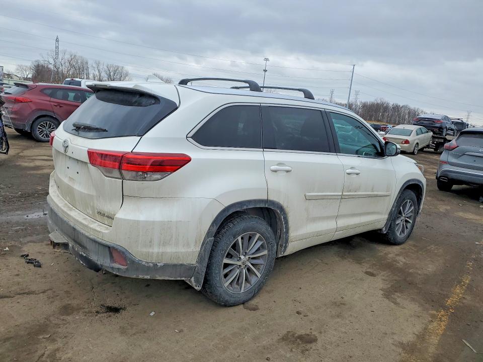 Photo 3 from auction – 2018 TOYOTA HIGHLANDER with VIN 5TDJZRFH4JS542034