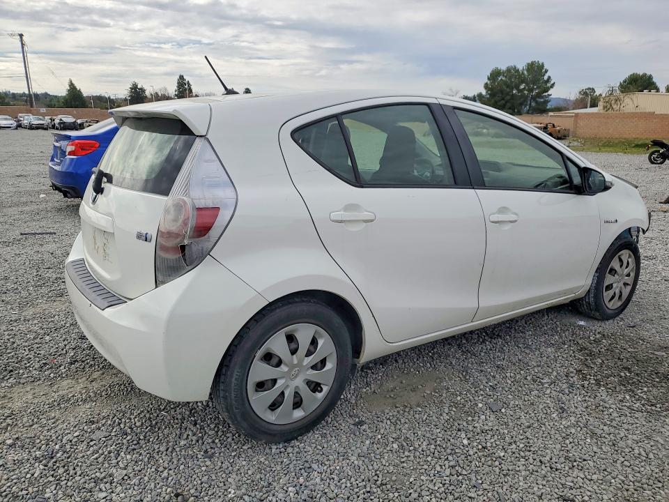 Photo 3 from auction – 2014 TOYOTA PRIUS C with VIN JTDKDTB34E1570090