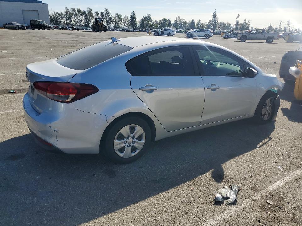 Photo 3 from auction – 2017 KIA FORTE LX with VIN 3KPFL4A74HE094200