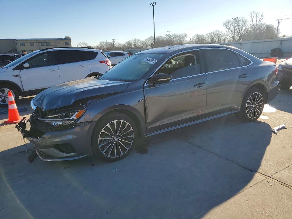 Photo 1 from auction – 2022 VOLKSWAGEN PASSAT with VIN 1VWBA7A35NC005009