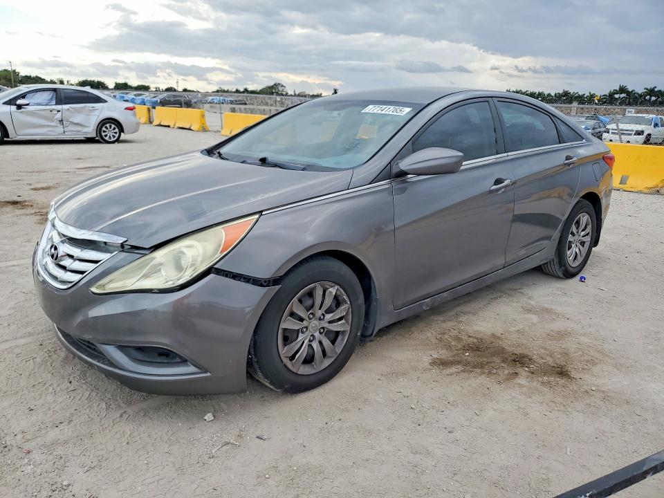 HYUNDAI SONATA GLS 2011 with VIN 5NPEB4AC0BH151572 - Photo from auction