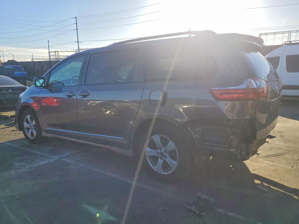 Photo 2 from auction – 2020 TOYOTA SIENNA with VIN 5TDKZ3DC5LS043996