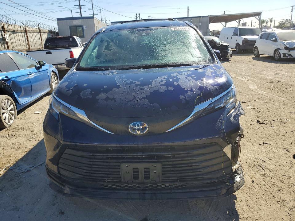 Photo 5 from auction – 2021 TOYOTA SIENNA with VIN 5TDKRKEC2MS035879