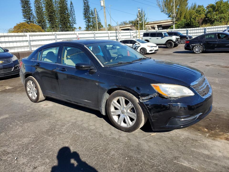 Photo 4 from auction – 2011 CHRYSLER 200 with VIN 1C3BC1FB9BN576744