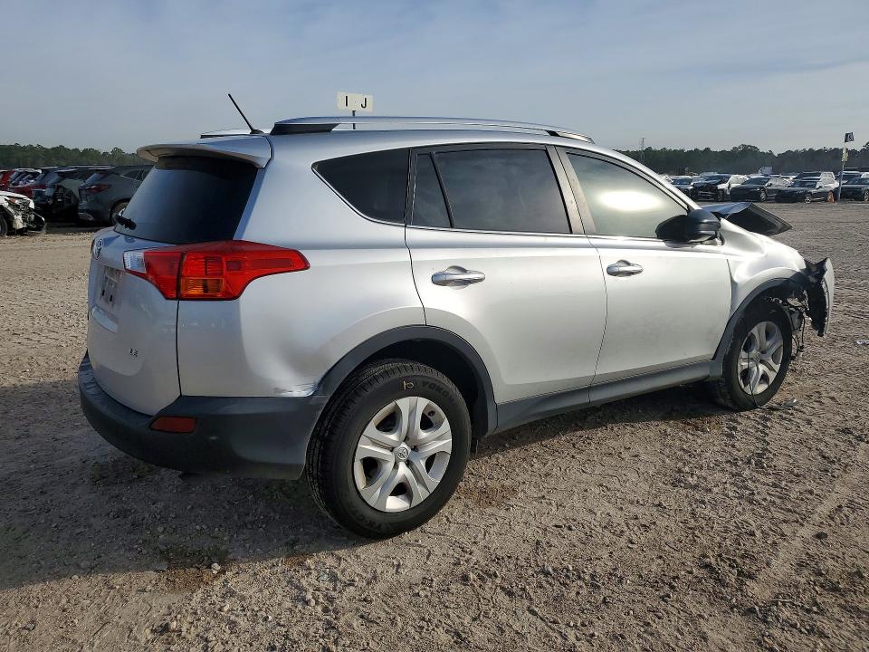 Photo 3 from auction – 2015 TOYOTA RAV4 LE with VIN JTMZFREV3FJ033995