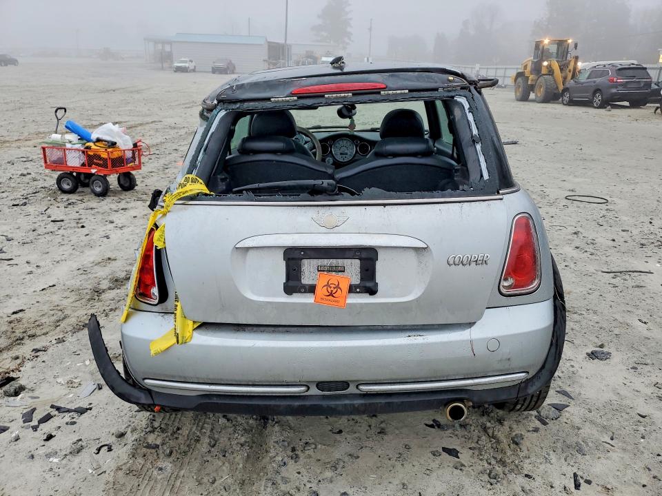 Photo 6 from auction – 2006 MINI COOPER with VIN WMWRC335X6TJ74590