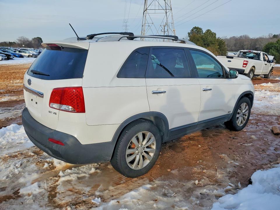 Photo 3 from auction – 2011 KIA SORENTO EX with VIN 5XYKUDA20BG008892