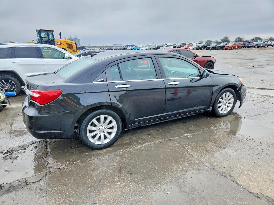 Photo 3 from auction – 2013 CHRYSLER 200 LIMITE with VIN 1C3CCBCG3DN737828