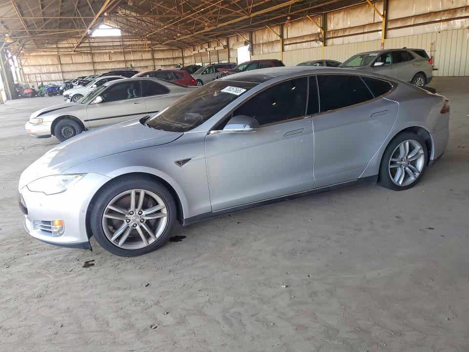 TESLA MODEL S 85 2015 with VIN 5YJSA1H13FF083457 - Photo from auction