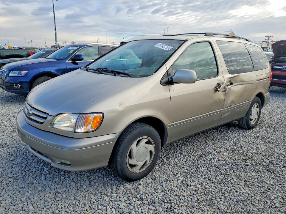 TOYOTA SIENNA 2002 with VIN 4T3ZF13C22U460700 - Photo from auction