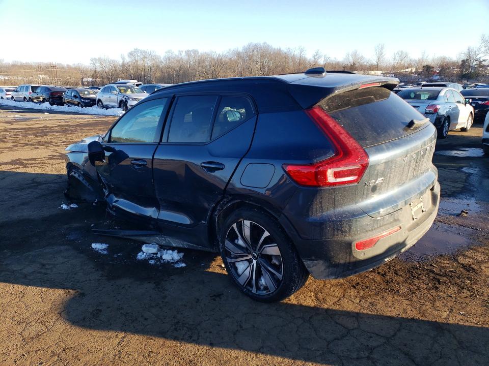 Снимка 2 от търг – 2022 VOLVO XC40 P8 RE с VIN YV4ED3UB3N2657715