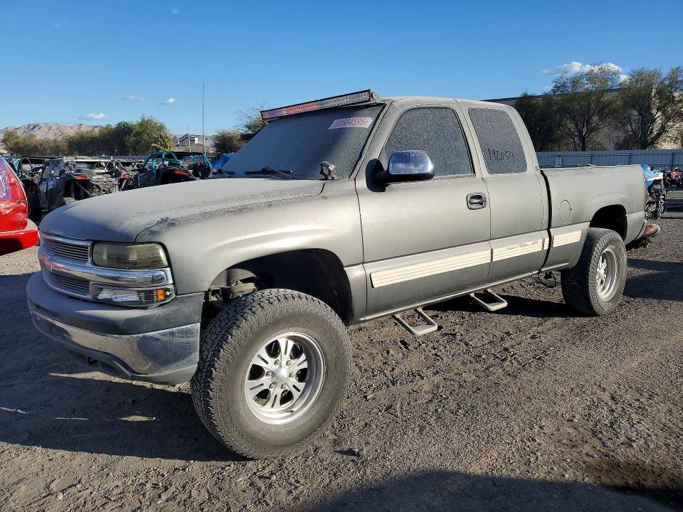 CHEVROLET SILVERADO 2001 with VIN 2GCEC19V111331208 - Photo from auction