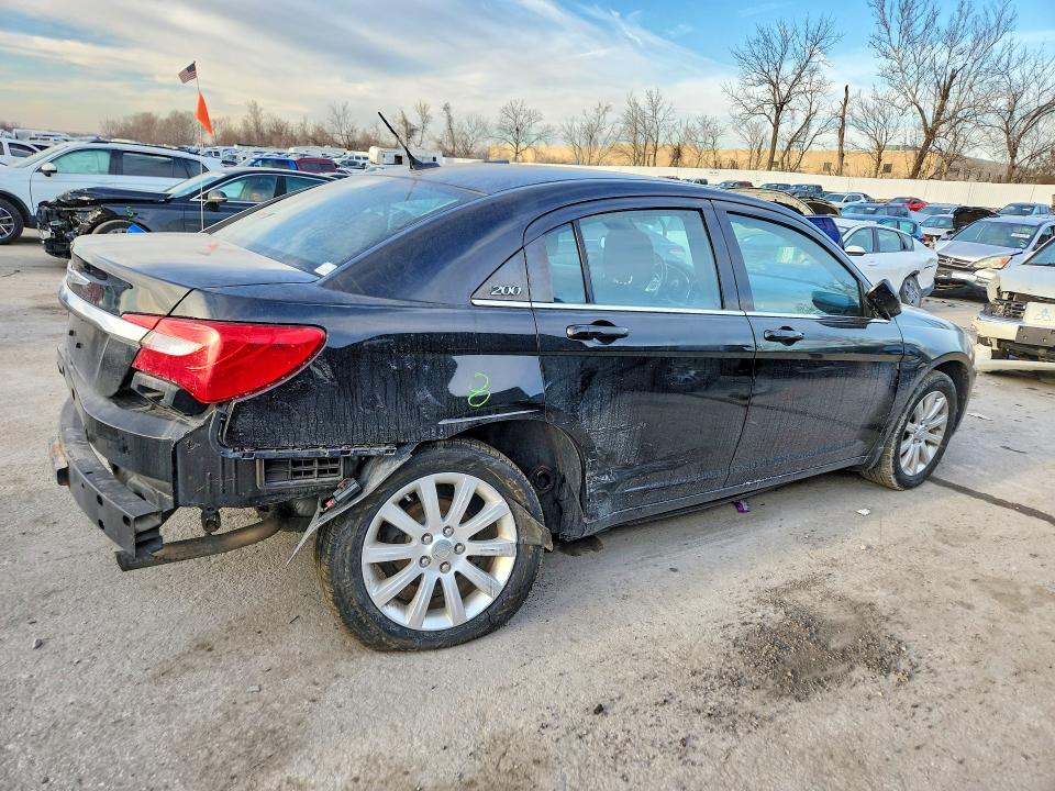 Photo 3 from auction – 2013 CHRYSLER 200 TOURIN with VIN 1C3CCBBB7DN585722