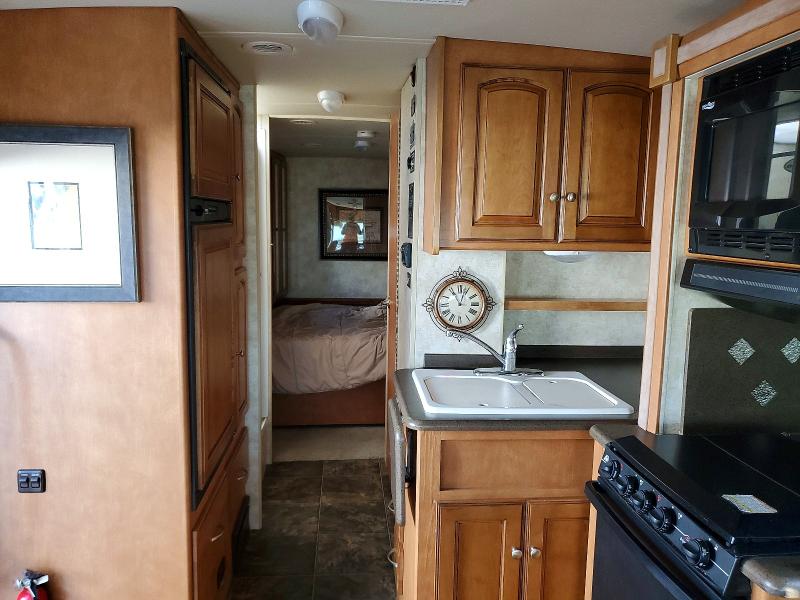 Photo 6 from auction – 2012 WINNEBAGO RV with VIN 1F65F5DY5B0A09588
