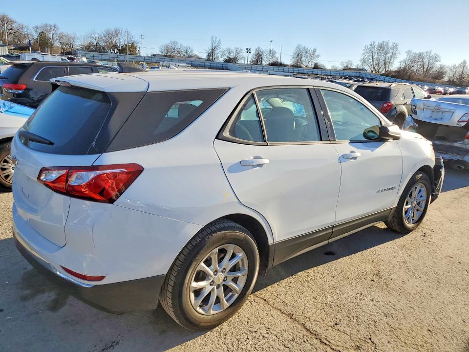 Photo 3 from auction – 2018 CHEVROLET EQUINOX with VIN 2GNAXHEV8J6157326