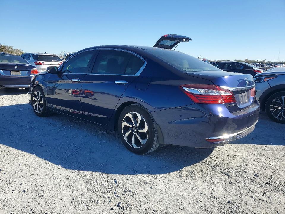 Photo 2 from auction – 2017 HONDA ACCORD with VIN 1HGCR2F74HA044612