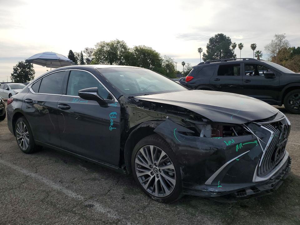 Photo 4 from auction – 2019 LEXUS ES with VIN 58AB21B11KU001236