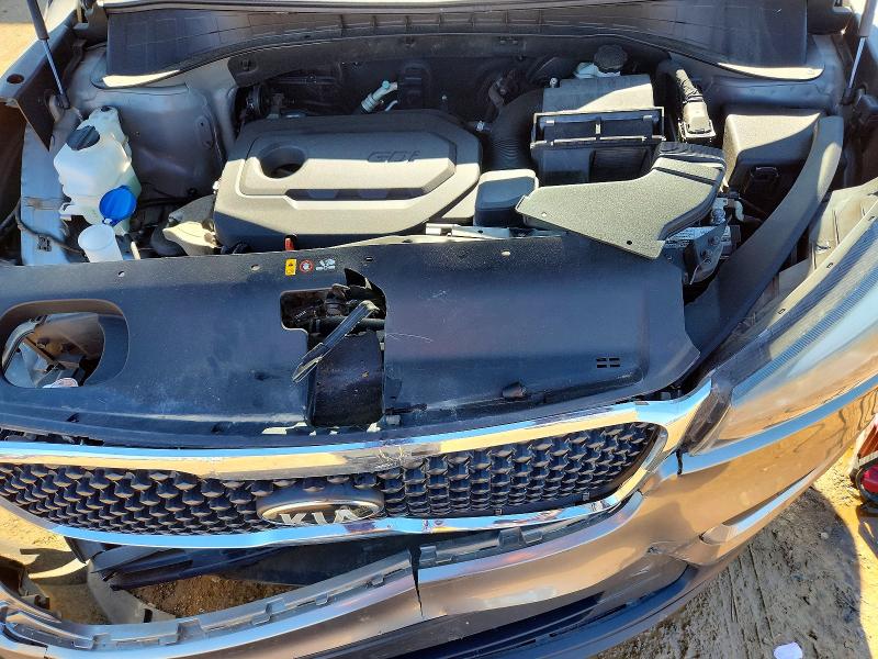 Photo 11 from auction – 2016 KIA SORENTO with VIN 5XYPG4A38GG088049