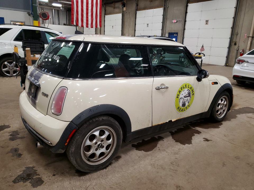 Photo 3 from auction – 2005 MINI COOPER with VIN WMWRC33415TC57298