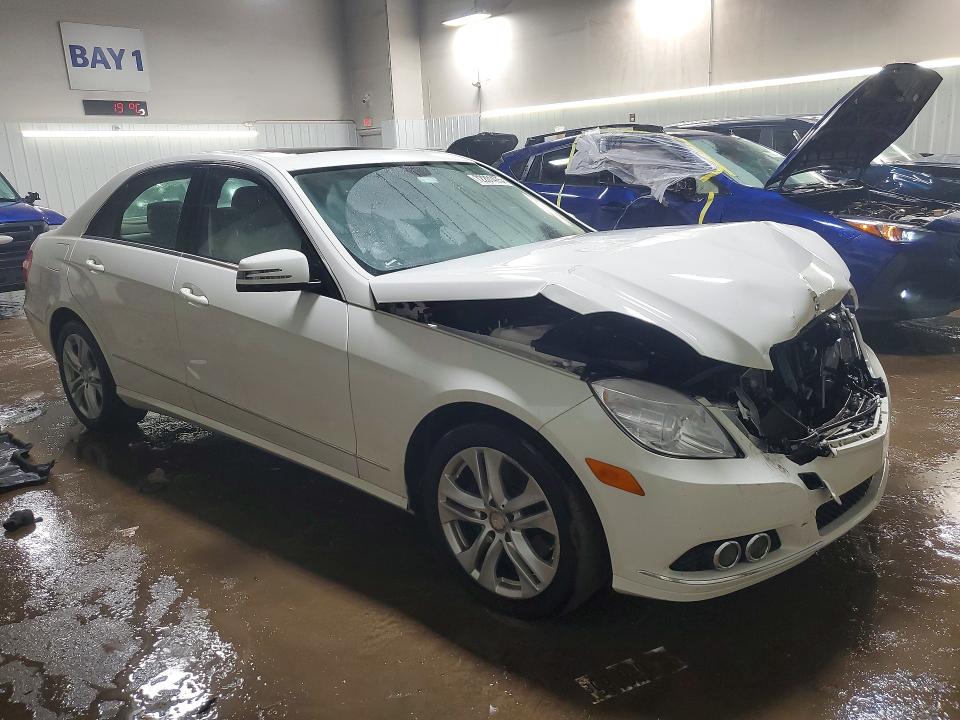 Photo 4 from auction – 2011 MERCEDES-BENZ E with VIN WDDHF8HB9BA262415