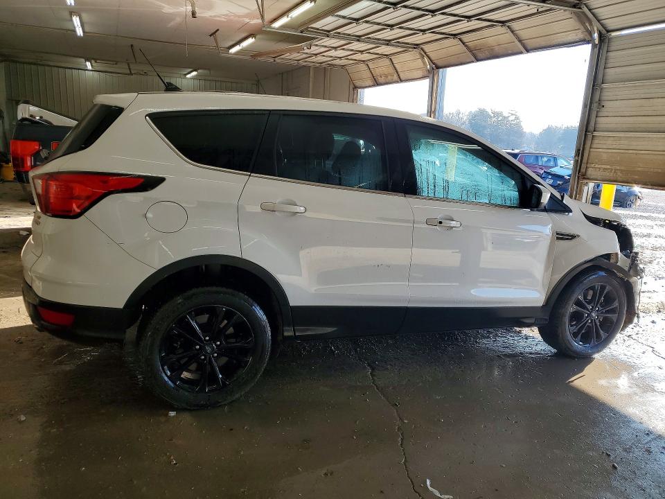 Photo 3 from auction – 2019 FORD ESCAPE with VIN 1FMCU9GD7KUB14258