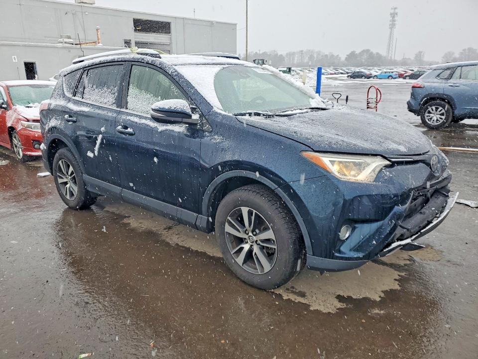 Photo 4 from auction – 2017 TOYOTA RAV4 XLE with VIN JTMRFREV6HD216177