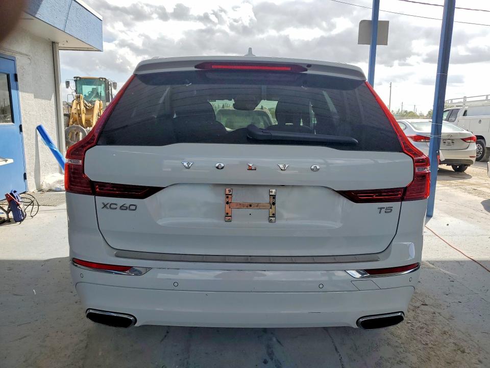 Photo 6 from auction – 2021 VOLVO XC60 with VIN YV4102DL8M1699296