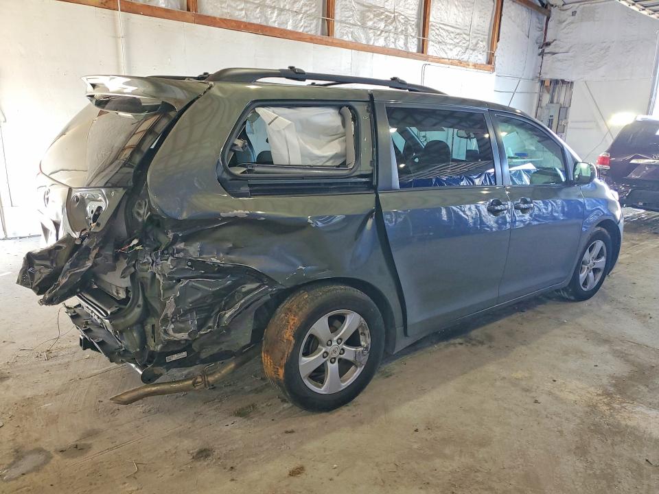Photo 3 from auction – 2011 TOYOTA SIENNA with VIN 5TDKK3DC4BS052966