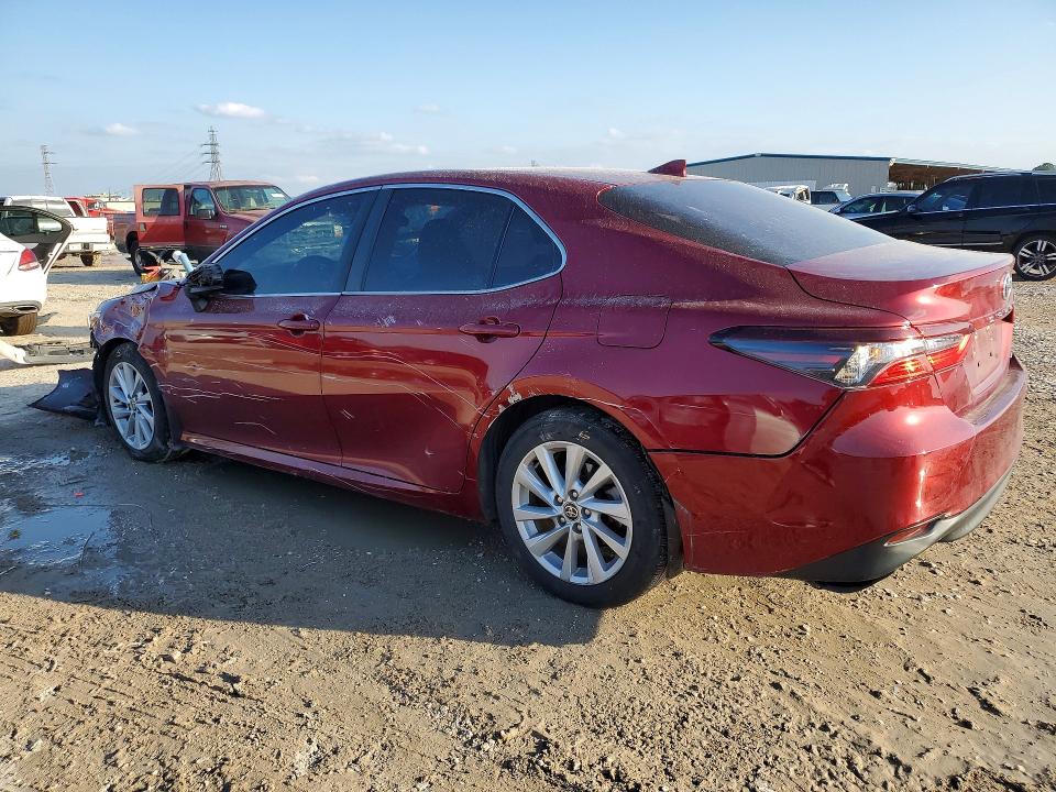 Photo 2 from auction – 2022 TOYOTA CAMRY with VIN 4T1C11AKXNU045684