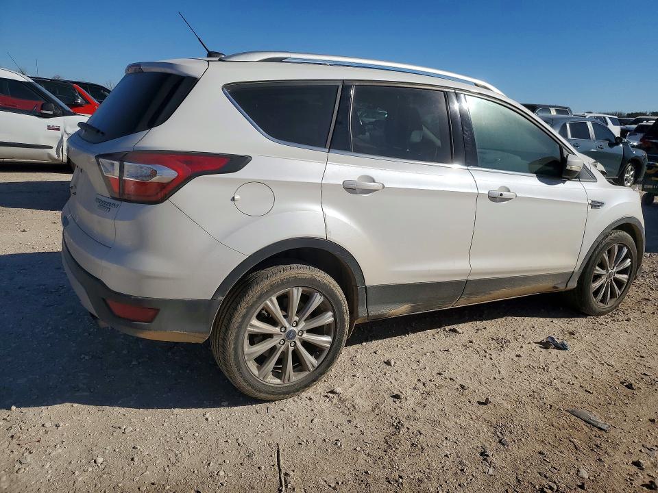 Photo 3 from auction – 2017 FORD ESCAPE with VIN 1FMCU0JD6HUA50002