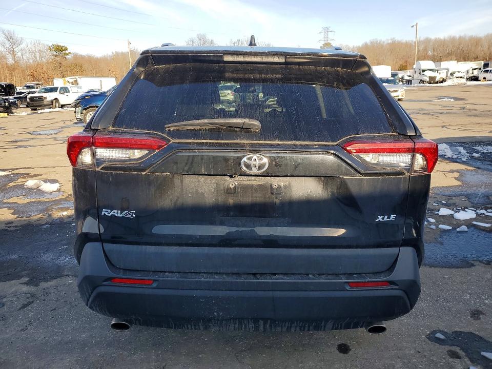 Photo 6 from auction – 2021 TOYOTA RAV4 with VIN 2T3W1RFV3MW129642