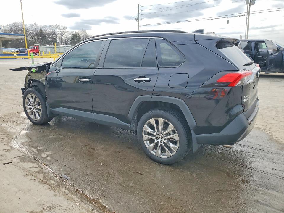 Photo 2 from auction – 2021 TOYOTA RAV4 with VIN 2T3N1RFV4MC177017