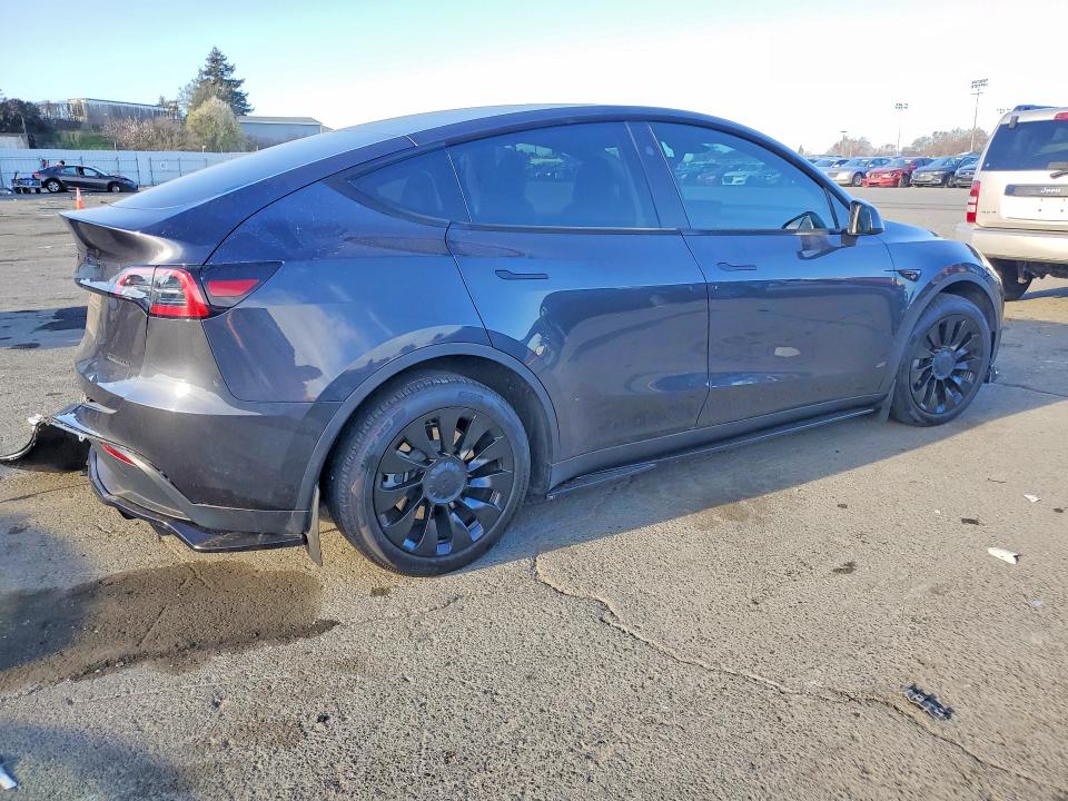 Photo 3 from auction – 2024 TESLA MODEL Y with VIN 7SAYGDEE5RF071755