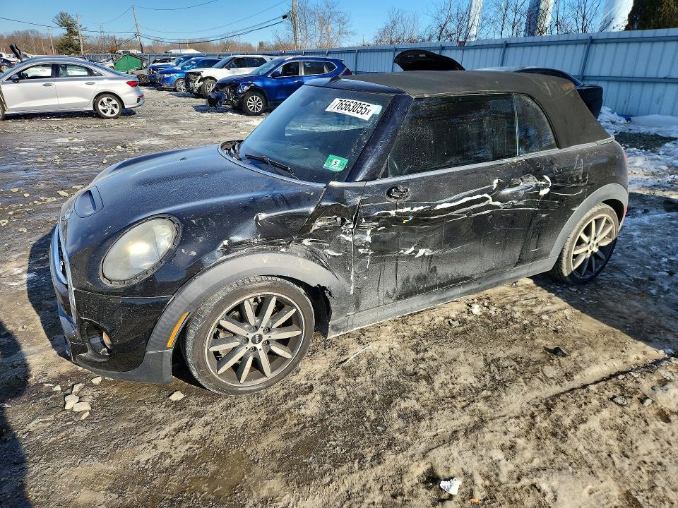 MINI COOPER 2017 with VIN WMWWG9C33H3C80975 - Photo from auction