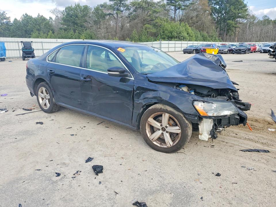 Photo 4 from auction – 2013 VOLKSWAGEN PASSAT with VIN 1VWBH7A33DC052985