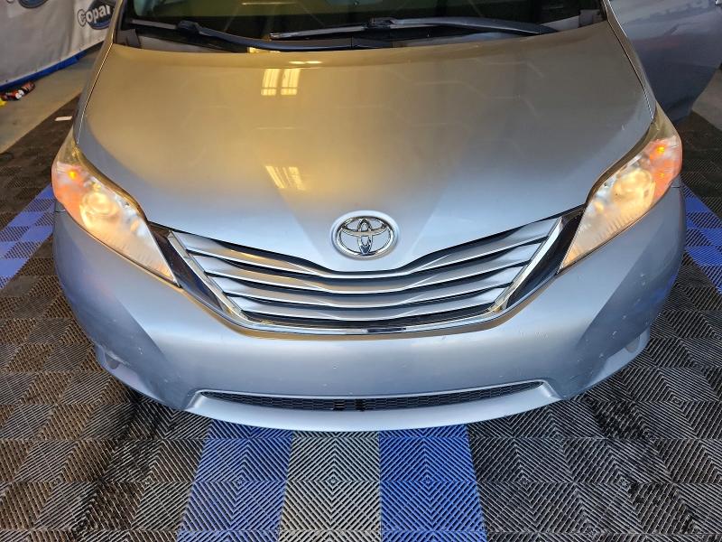 Photo 12 from auction – 2017 TOYOTA SIENNA with VIN 5TDKZ3DC8HS833784