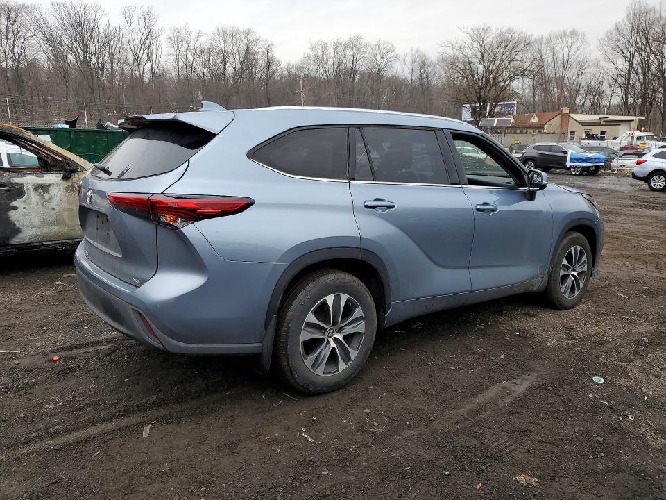 Photo 3 from auction – 2021 TOYOTA HIGHLANDER with VIN 5TDGZRAHXMS076471