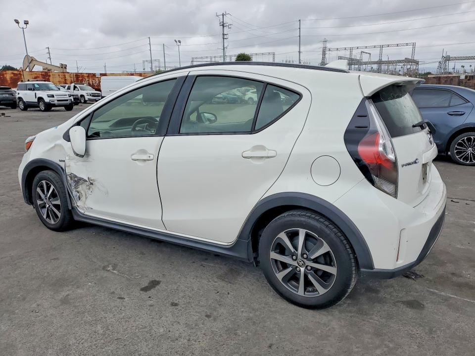 Photo 2 from auction – 2018 TOYOTA PRIUS C with VIN JTDKDTB38J1606258