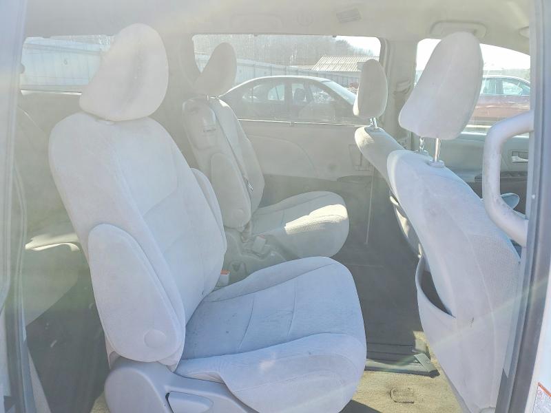 Photo 11 from auction – 2017 TOYOTA SIENNA with VIN 5TDKZ3DC8HS769732