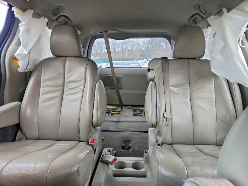 Photo 10 from auction – 2011 TOYOTA SIENNA with VIN 5TDYK3DCXBS155402