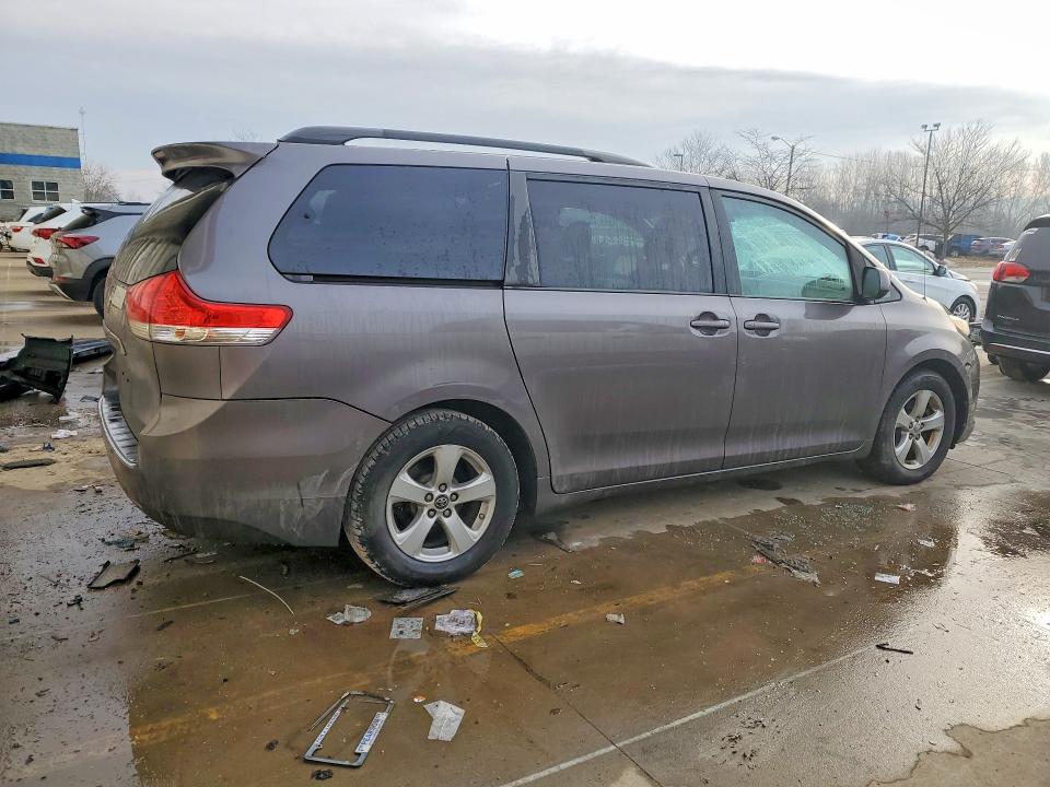 Photo 3 from auction – 2011 TOYOTA SIENNA LE with VIN 5TDKK3DCXBS088256