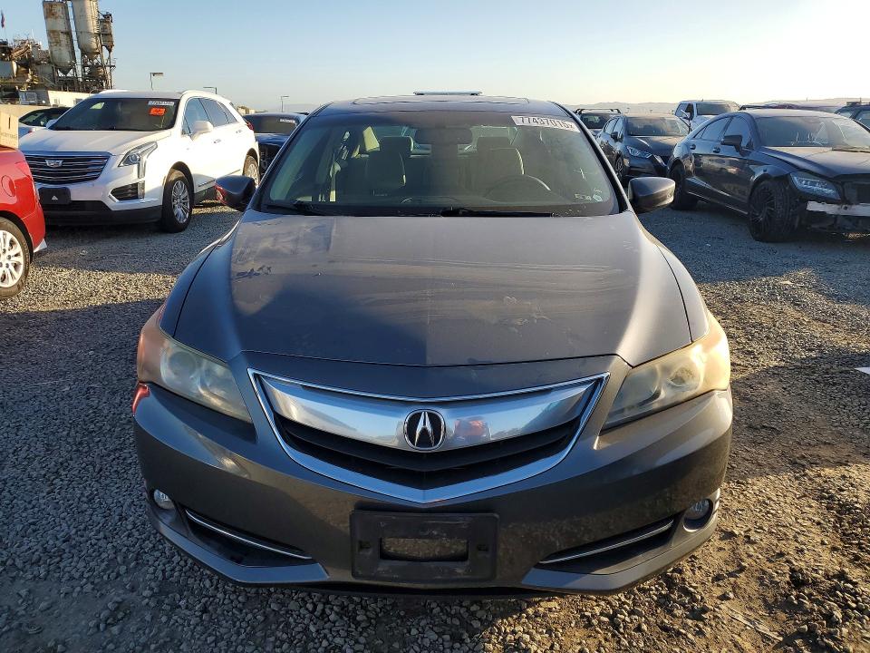 Photo 5 from auction – 2013 ACURA ILX with VIN 19VDE3F73DE300954