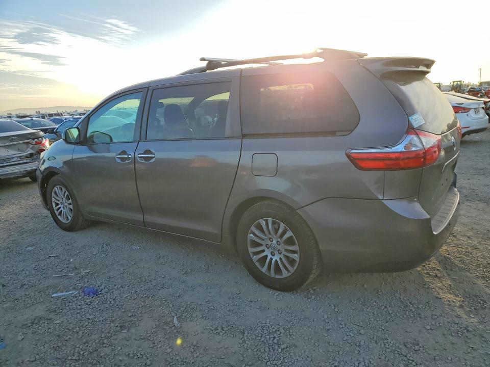 Zdjęcie 2 z aukcji – 2016 TOYOTA SIENNA XLE z VIN 5TDYK3DC6GS699385