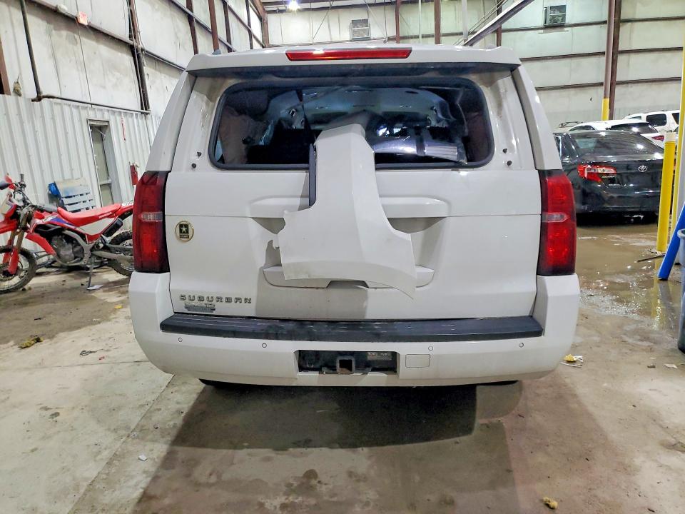 Photo 6 from auction – 2017 CHEVROLET SUBURBAN with VIN 1GNSKHKC5HR182852