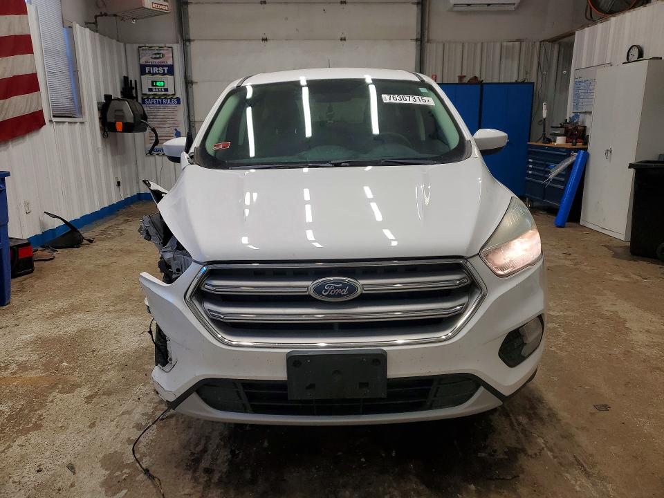 Photo 5 from auction – 2017 FORD ESCAPE with VIN 1FMCU9GD6HUC98701