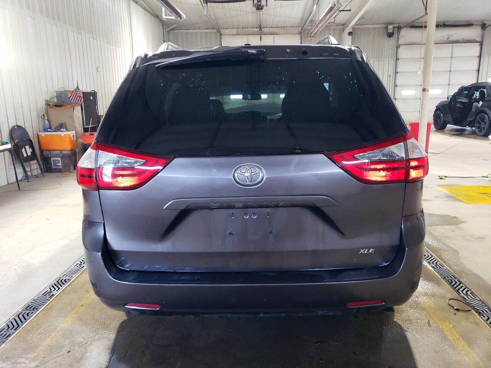 Photo 6 from auction – 2015 TOYOTA SIENNA XLE with VIN 5TDYK3DC0FS634529